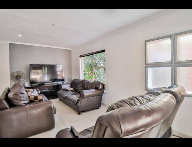 4 BEDROOM HOUSE FOR SALE IN MEYERSDAL